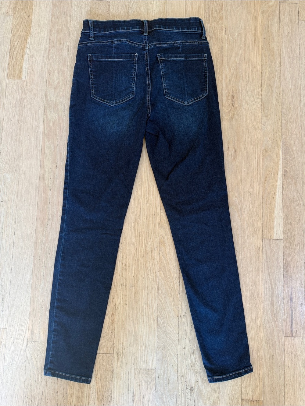 White House Black Market Women's Skinny Jeans - Dark Indigo - Picture 3 of 3